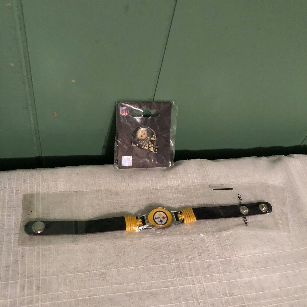 NEW Pittsburgh Steelers Helmet Lapel Pin Button/Bracelet Wristband NFL Football